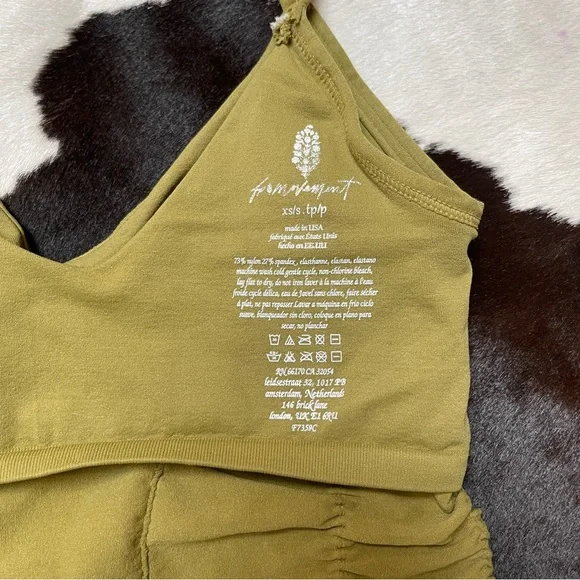 NWOT FREE PEOPLE MOVEMENT GOOD KARMA DUSTED MILITARY (KHAKI) RUCHED CROP TANK - Picture 7 of 10